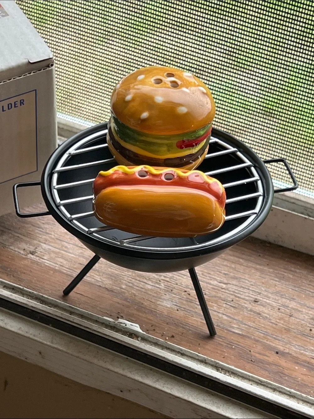 Cute. Salt & Pepper Mini Grill Set